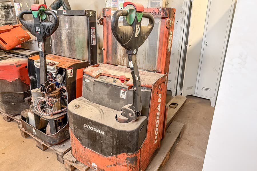 Elektro Hubwagen Doosan, defekt